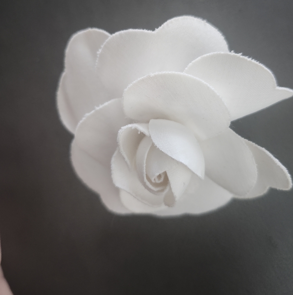 Vintage Chanel White Cotton Linen Camellia Brooch - Picture 4 of 6
